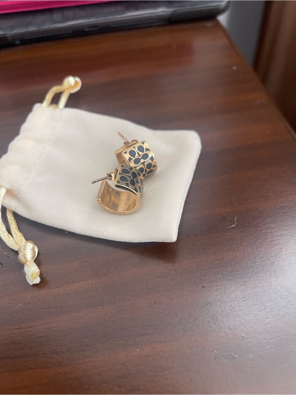 Coach Black & Gold Signature Cuff Hoop Earrings
Unbranded dust bag - Picture 5 of 5